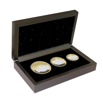 The VE DAy 75th Anniversary Gold Prestige Sovereign Set Boxed